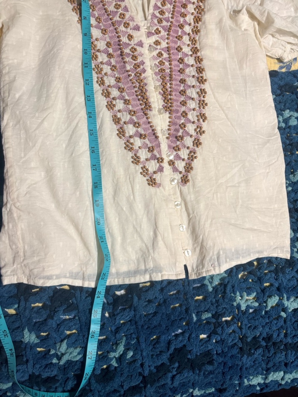 Embroidered Anthropologie V-Neck Short Sleeve Top in Ivory with Beading. - Picture 8 of 9